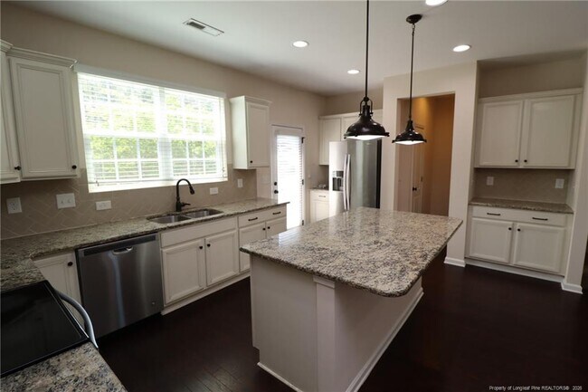 Building Photo - 1405 Regents Ln