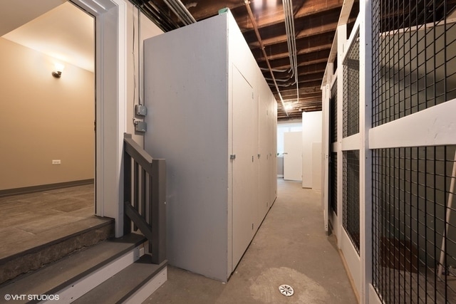 Building Photo - 2737 W Evergreen Ave