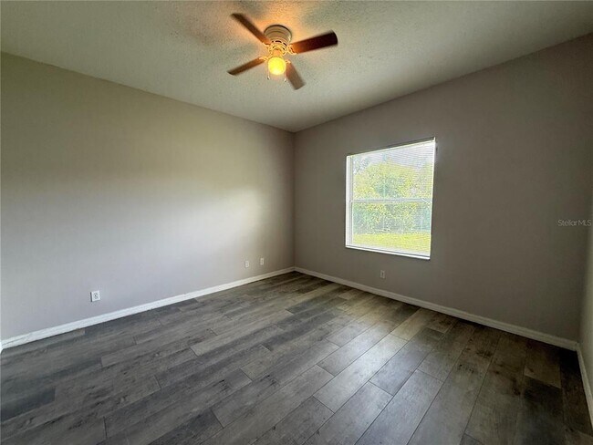 Building Photo - 4 Rosecroft Ln