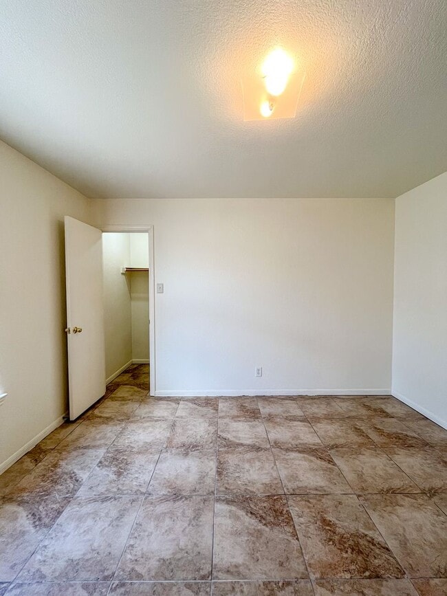 Building Photo - 2603 Edgefield St