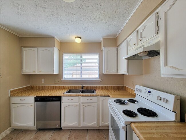 Building Photo - 3415 Wingdale Ct