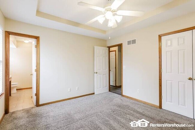 Building Photo - 3 Bed 2.5 Bath In Raymore!  Available 7/1!