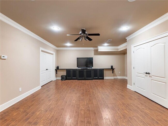 Building Photo - 5831 Choctaw Ln
