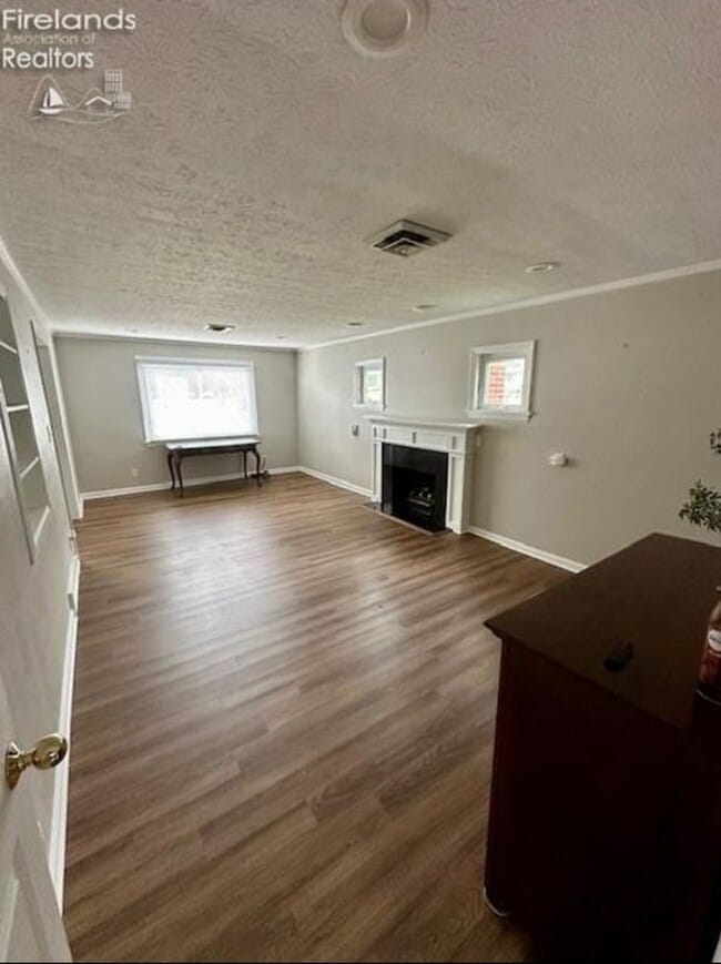 Building Photo - 154 Oakwood Dr
