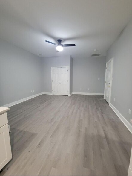 Living area - 517 Poplar St
