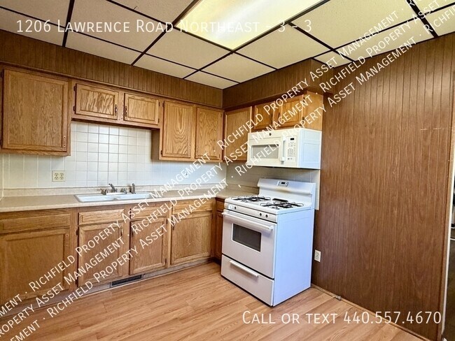 Building Photo - 1206 Lawrence Rd NE