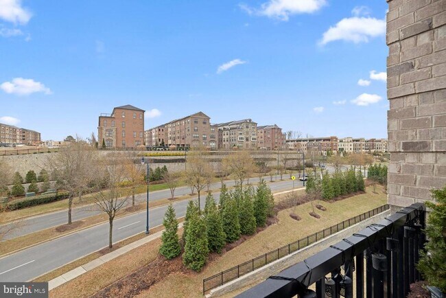 Building Photo - 102 St Ives Pl