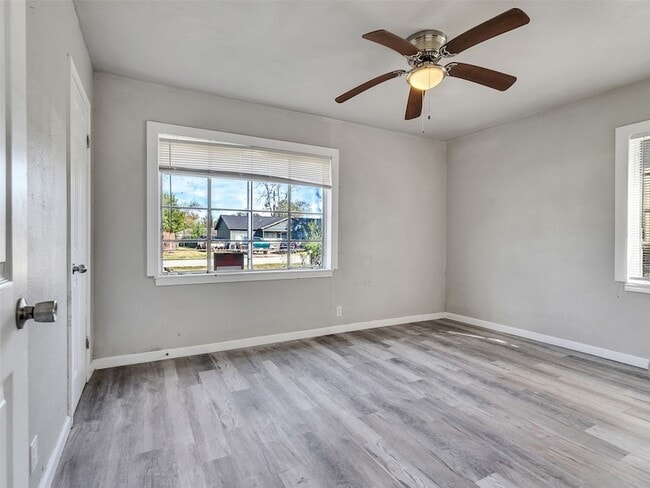 Building Photo - 7622 S Hall St