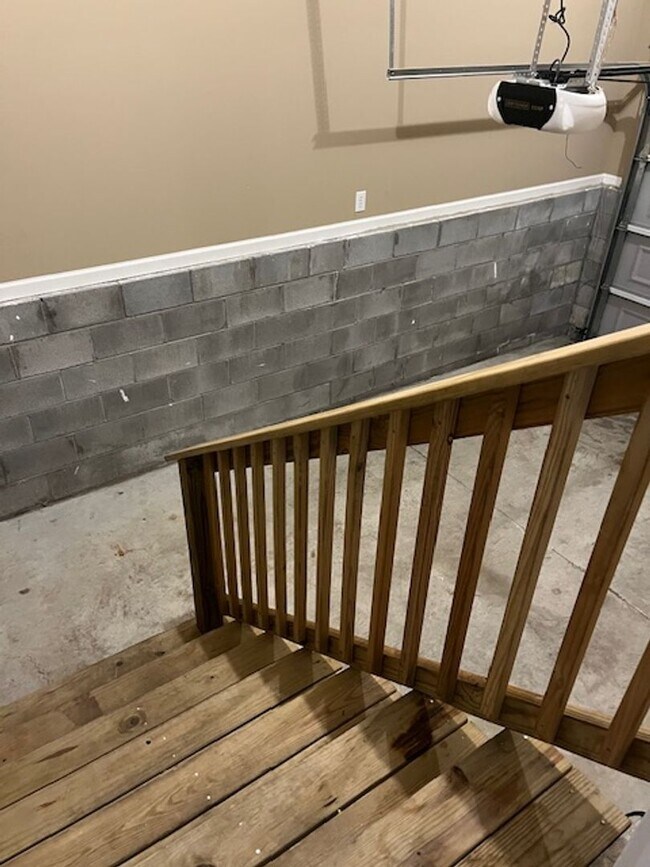 Building Photo - 3-bedroom, 1.5-bathroom home located in the heart of Nicholasville, KY.