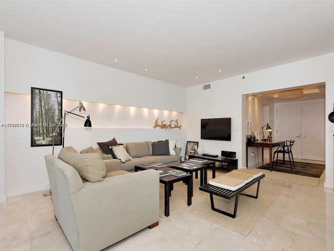 Building Photo - 2711 S Ocean Dr