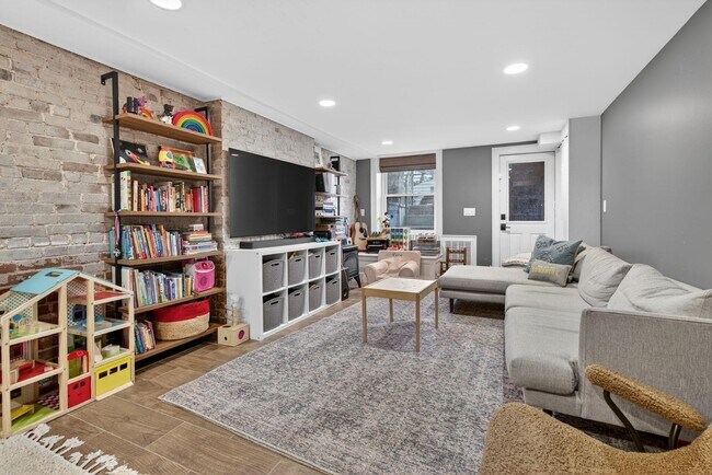 Building Photo - 926 Park Ave