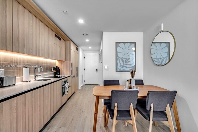 Building Photo - 225 N Miami Ave