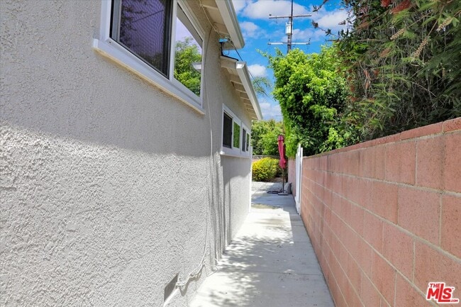 Building Photo - 14110 Shoup Ave