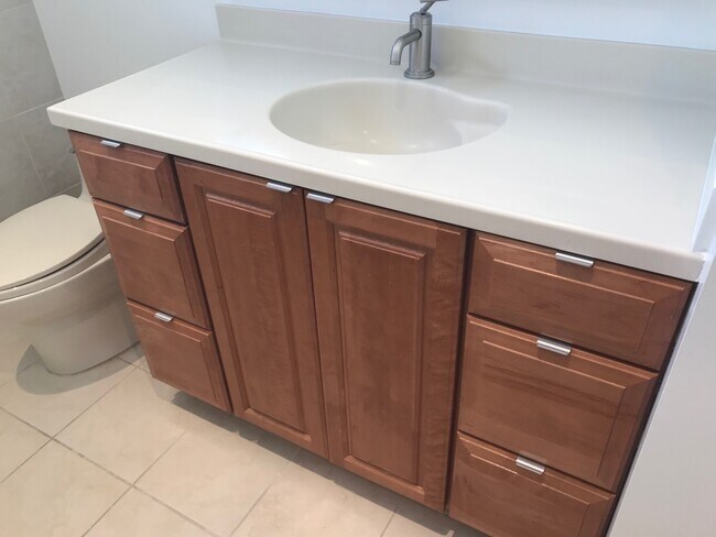 Building Photo - Sparkling 2 Bedroom 1.5 Bath - Nicely upda...