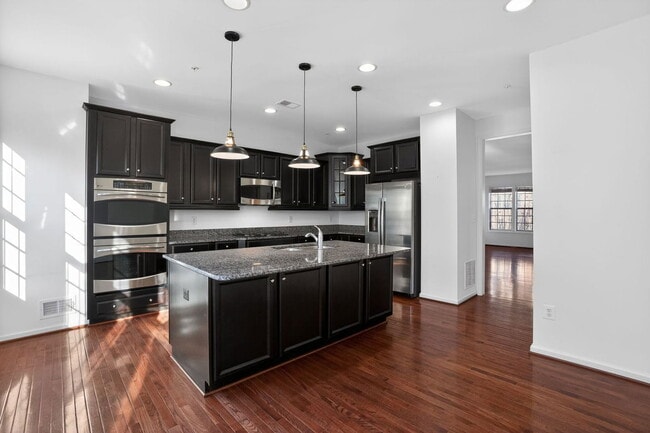 Building Photo - 610 Sprintsail Way