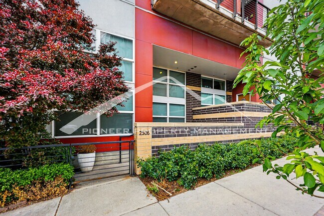 Building Photo - Spacious LoHi Condo with Washer/Dryer and ...