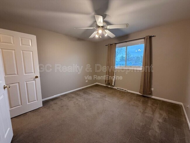 Building Photo - 609 Pinecroft Dr