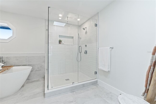 Building Photo - 405 28th St