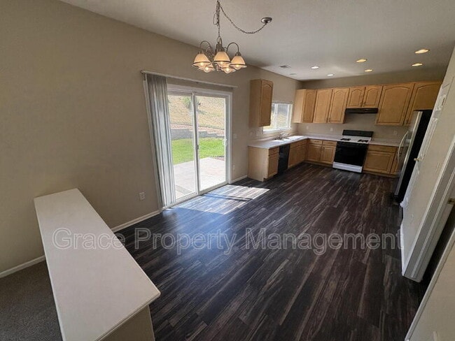 Building Photo - 910 Humboldt Way