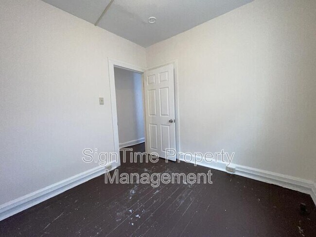 Building Photo - 111 E Washington St