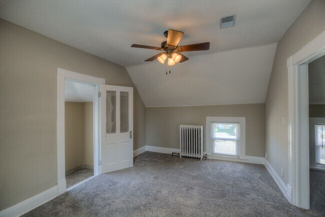 Building Photo - 5 Bedroom 2.5 Bath Midtown Home