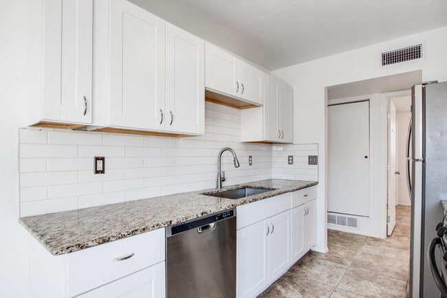 Building Photo - FOR RENT