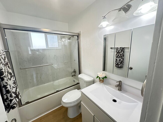 Building Photo - 3408