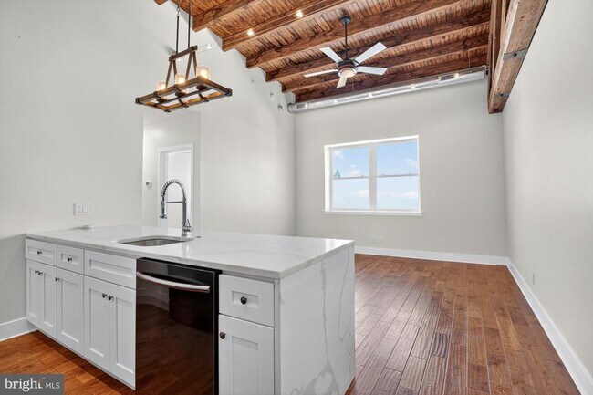 Primary Photo - 1420 E Susquehanna Ave