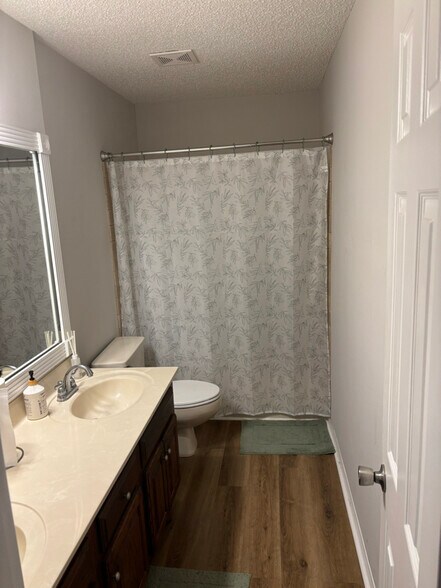 Building Photo - 9408 Octavia Ln