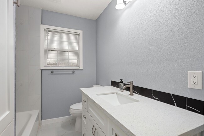 Building Photo - 3314 1st Ave S