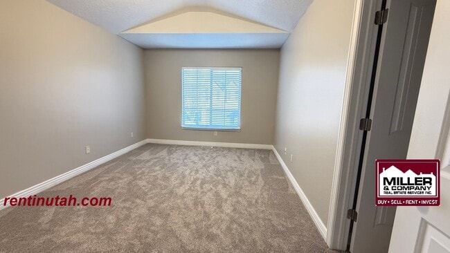 Building Photo - Beautiful townhouse in The Cottages at 9th!