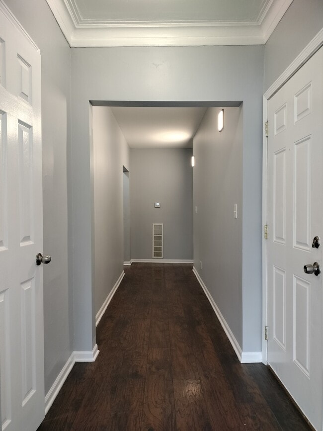 Building Photo - 2525 E 72nd Pl