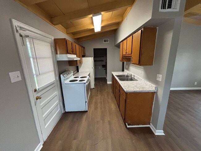 Building Photo - 214 Rugby Rd