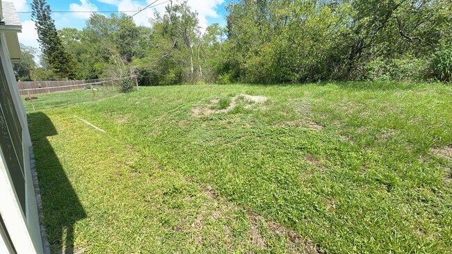 Building Photo - Spacious 2 Bedroom, 2 Bath, 2 car garage Home For Rent in New Port Richey!