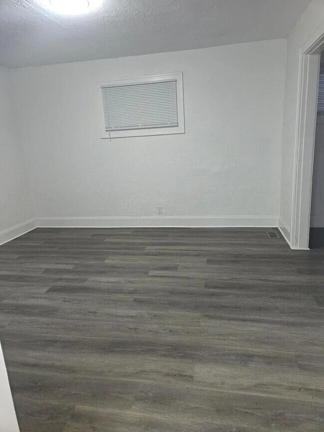 Building Photo - 127 N Burgess Ave