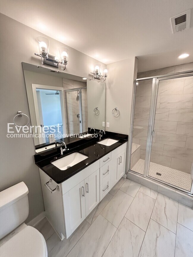 Building Photo - 2-Bed/2.5Bath Town Home/Pet Friendly/Available Soon!