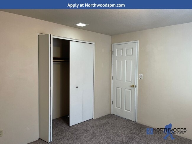 Building Photo - Charming 3 Bedroom 2 Bath Home in Very Nic...