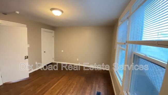 Building Photo - 879 Rockdale Ave