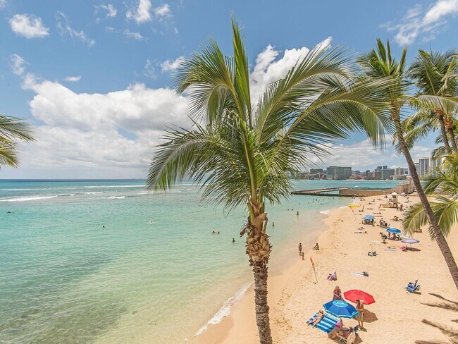 Building Photo - Oceanfront Kaimana Beach Studio at Sans Souci