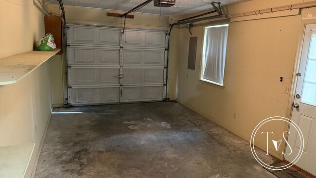 Building Photo - RATE DROP ALERT! (was $1800/month)