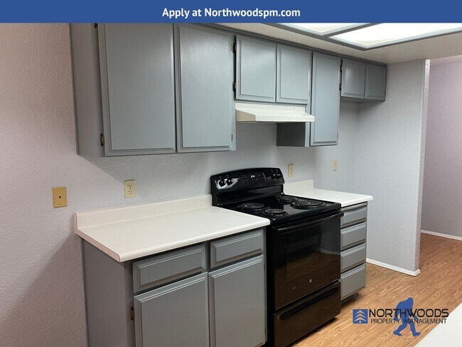 Building Photo - Nice 2 Bedroom 1 Bathroom Duplex-Grants Pass