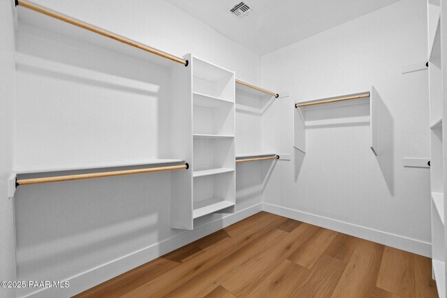 Building Photo - 5992 Finch Pl