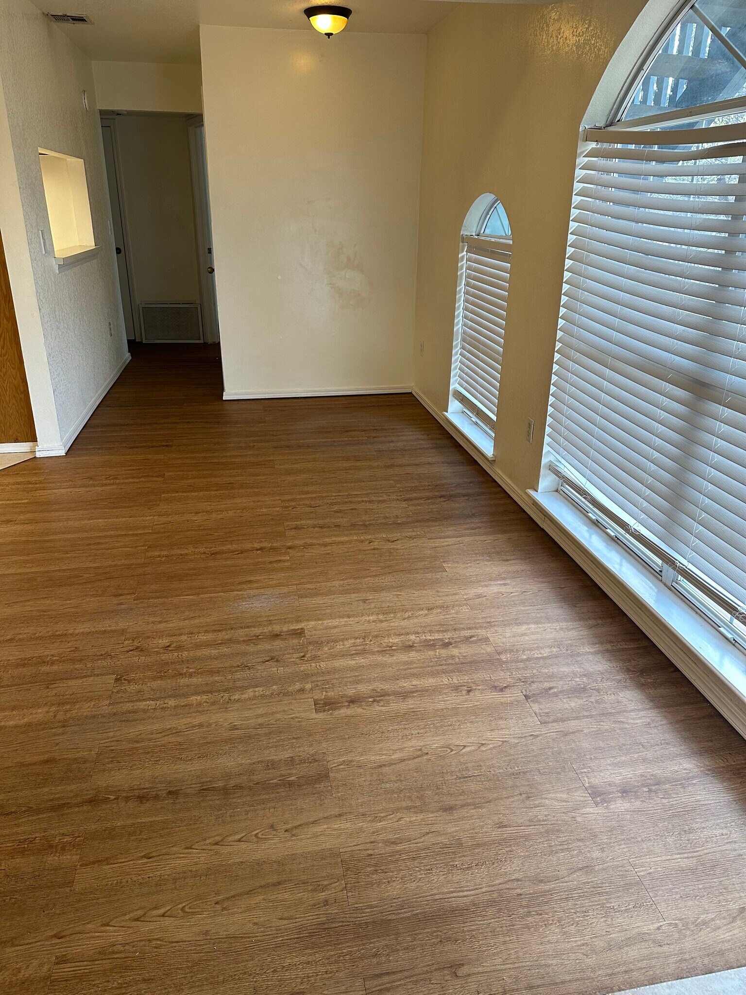 Building Photo - 11525 N Meridian Ave