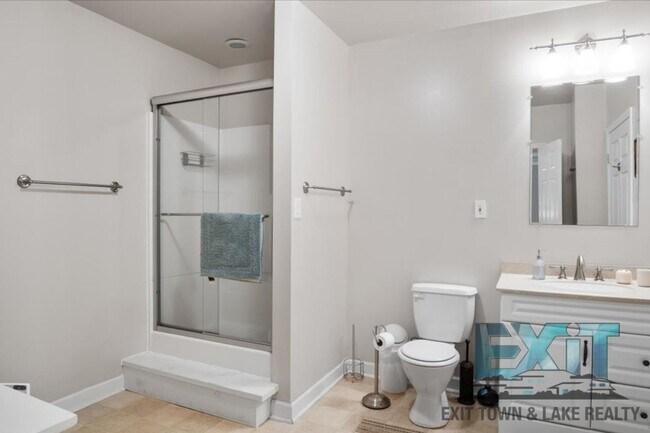 Building Photo - Lakefront Rental in Long Branch Shores