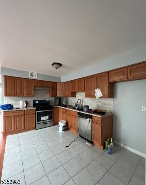 Building Photo - 23 Vanderpool St