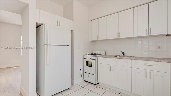 Building Photo - 7611 Harding Ave