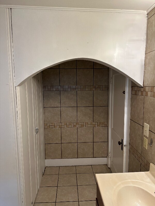 Building Photo - 303 S Alta Ave