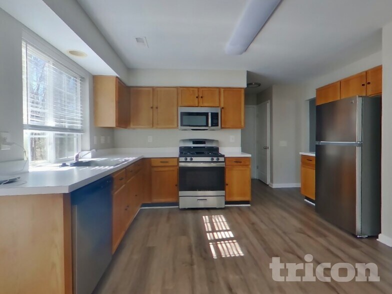 Building Photo - 4655 Queens Grove St