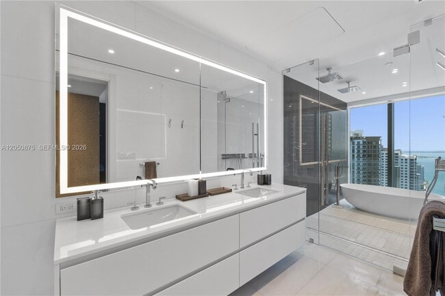 Building Photo - 300 Biscayne Blvd Way