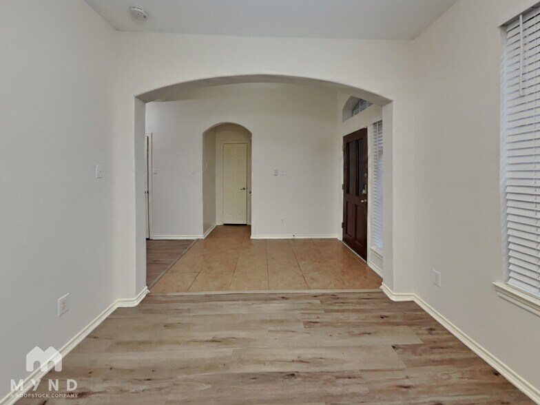 Building Photo - 4914 Forest Hurst Dr